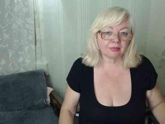 EvelynLoveShy webcam