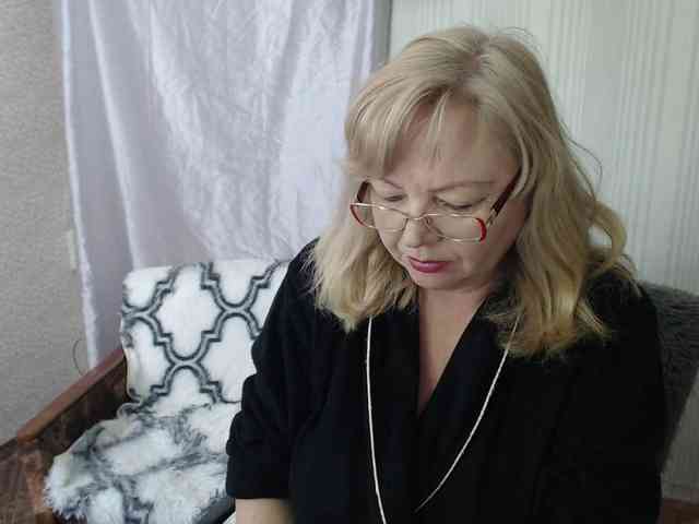 EvelynLoveShy webcam