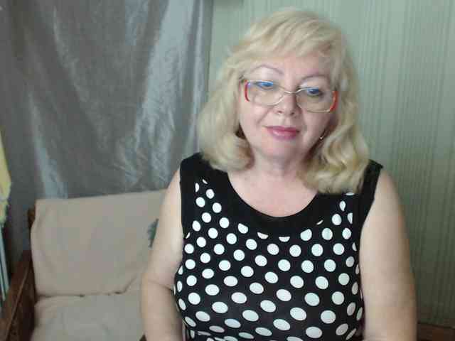 EvelynLoveShy webcam