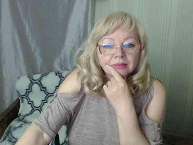 EvelynLoveShy webcam