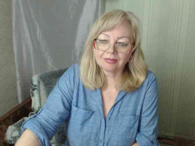 EvelynLoveShy webcam