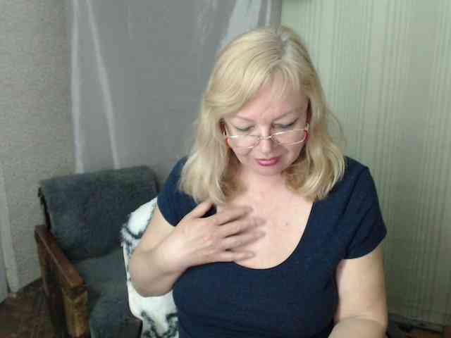 EvelynLoveShy webcam