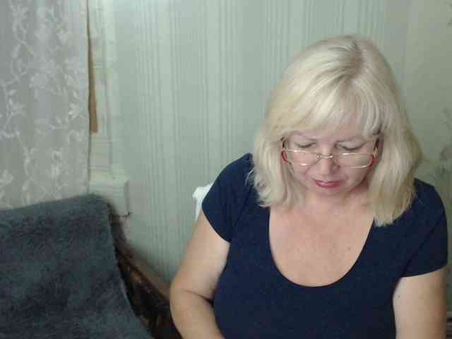 EvelynLoveShy webcam
