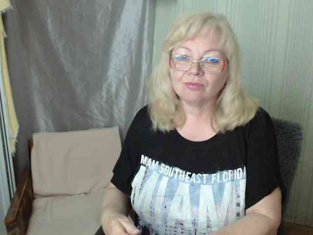 EvelynLoveShy webcam