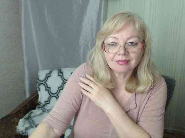 EvelynLoveShy webcam