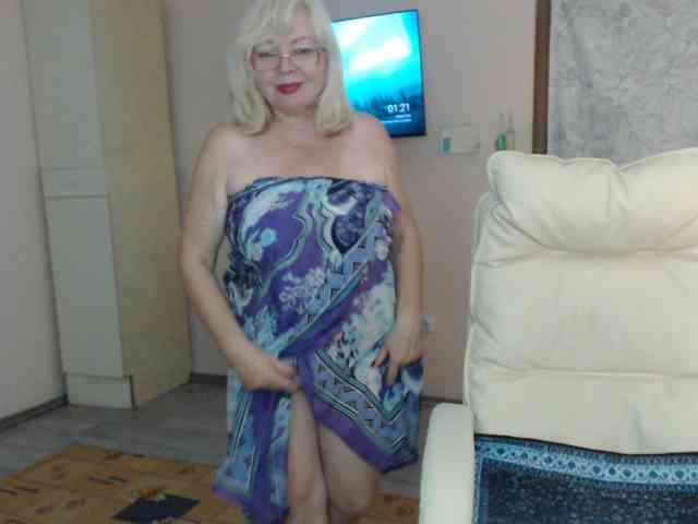 EvelynLoveShy webcam
