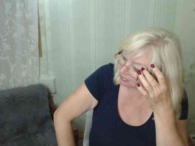EvelynLoveShy webcam
