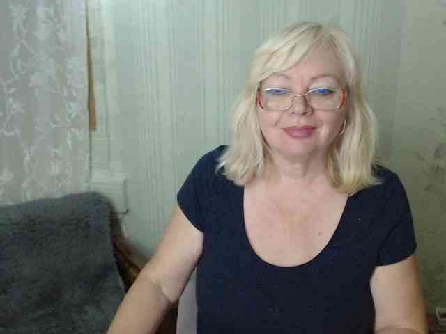 EvelynLoveShy webcam