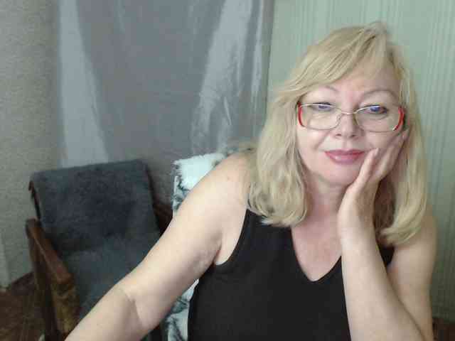 EvelynLoveShy webcam