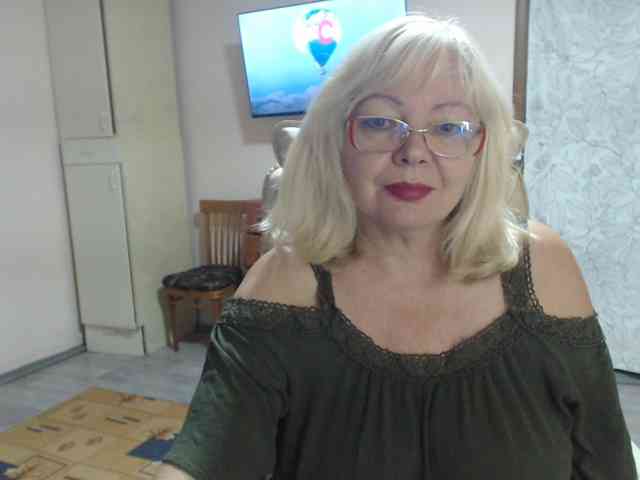EvelynLoveShy webcam