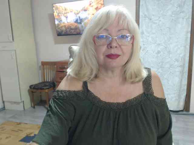 EvelynLoveShy webcam