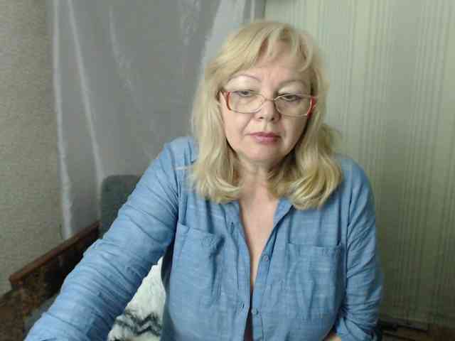 EvelynLoveShy webcam