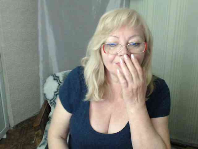 EvelynLoveShy webcam
