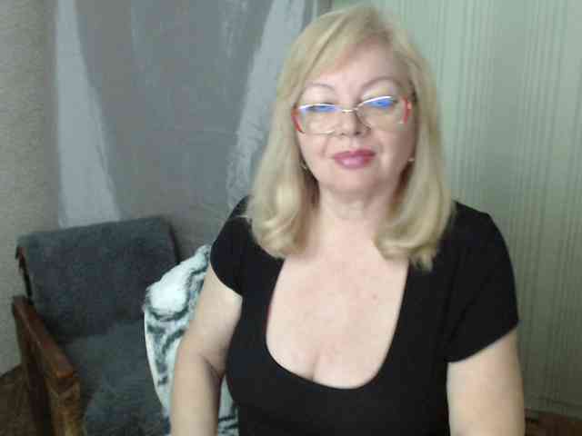 EvelynLoveShy webcam