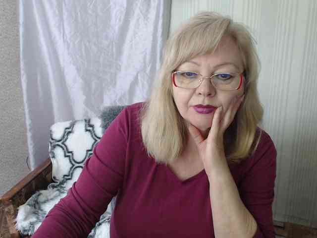 EvelynLoveShy webcam