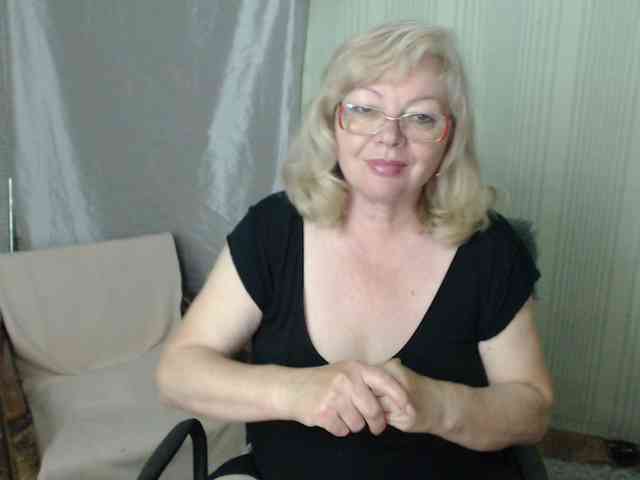 EvelynLoveShy webcam
