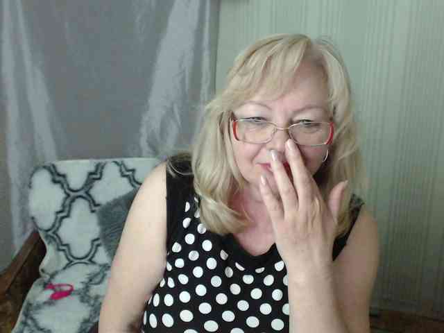 EvelynLoveShy webcam