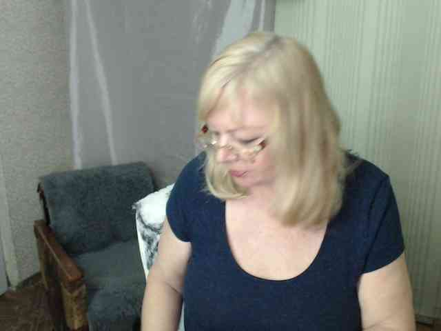 EvelynLoveShy webcam