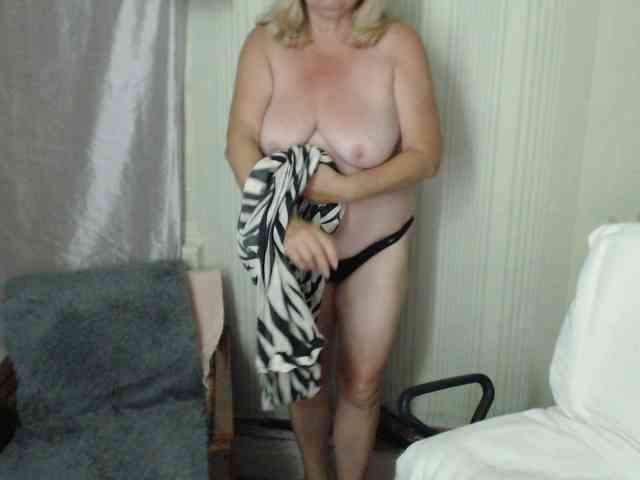 EvelynLoveShy webcam
