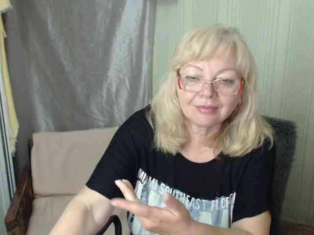EvelynLoveShy webcam