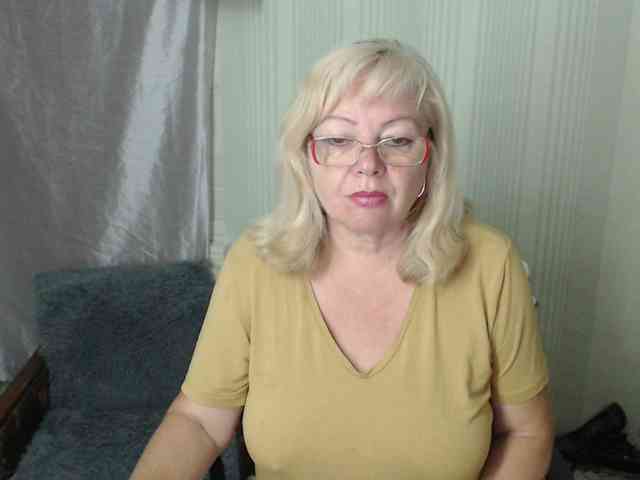 EvelynLoveShy webcam