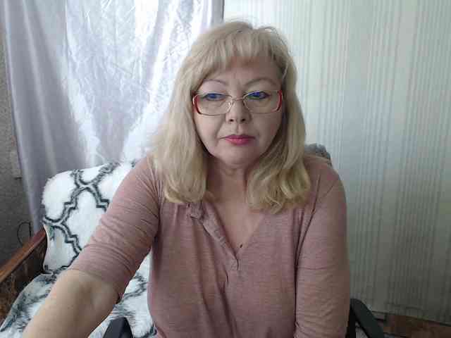 EvelynLoveShy webcam