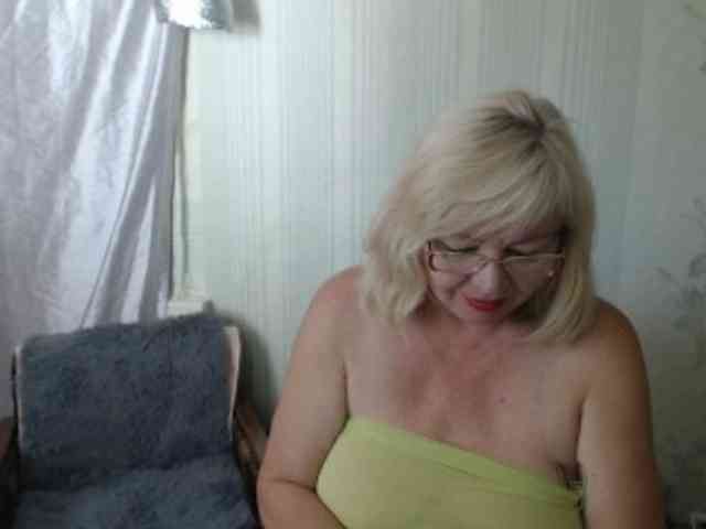 EvelynLoveShy webcam