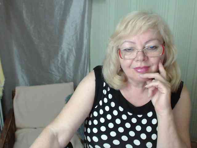 EvelynLoveShy webcam
