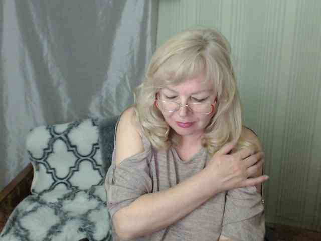 EvelynLoveShy webcam