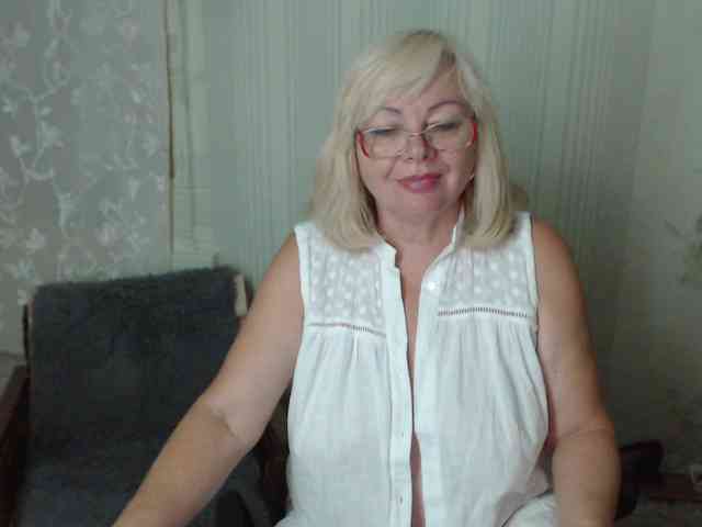 EvelynLoveShy webcam