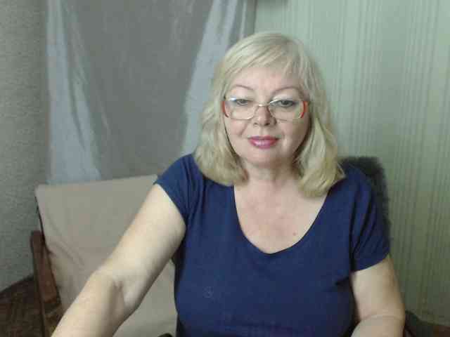EvelynLoveShy webcam