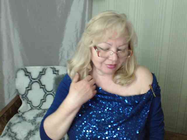 EvelynLoveShy webcam
