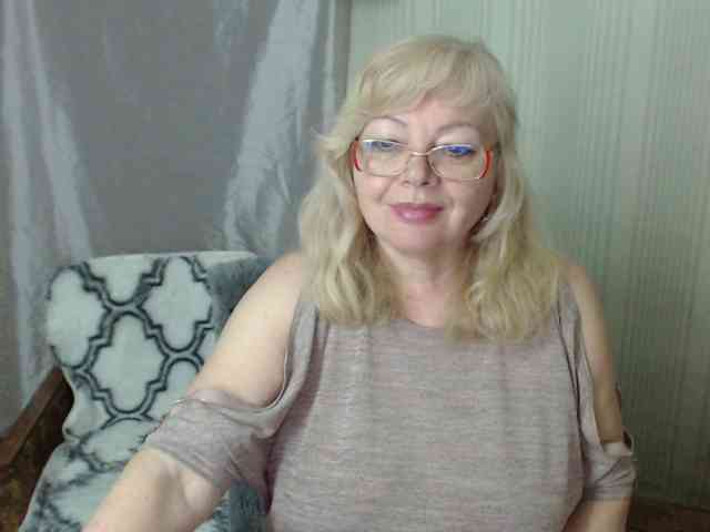 EvelynLoveShy webcam