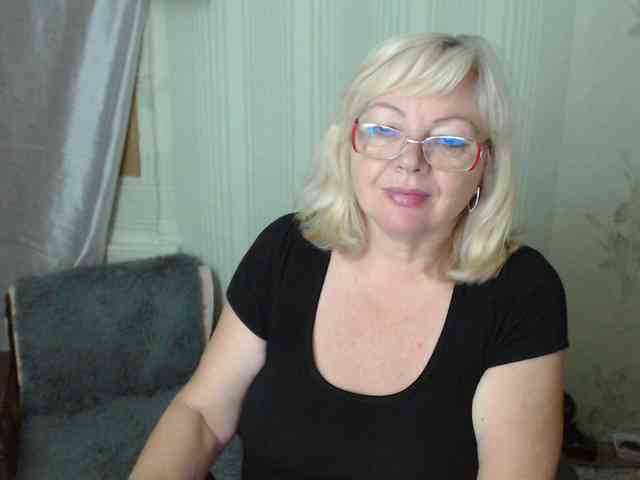 EvelynLoveShy webcam