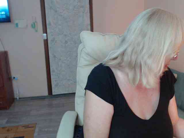 EvelynLoveShy webcam