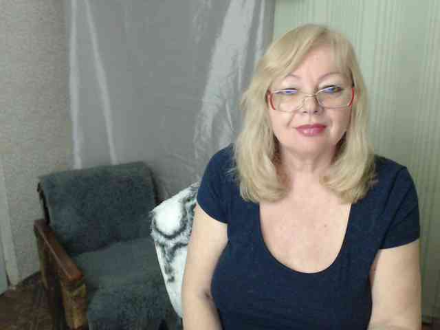 EvelynLoveShy webcam