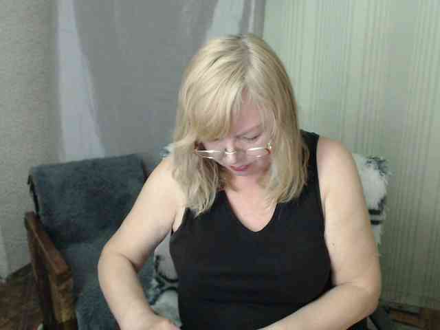 EvelynLoveShy webcam