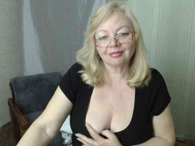 EvelynLoveShy webcam