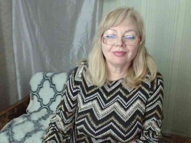 EvelynLoveShy webcam