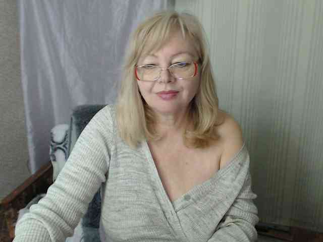 EvelynLoveShy webcam