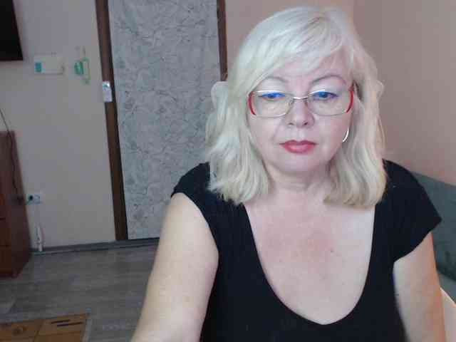 EvelynLoveShy webcam