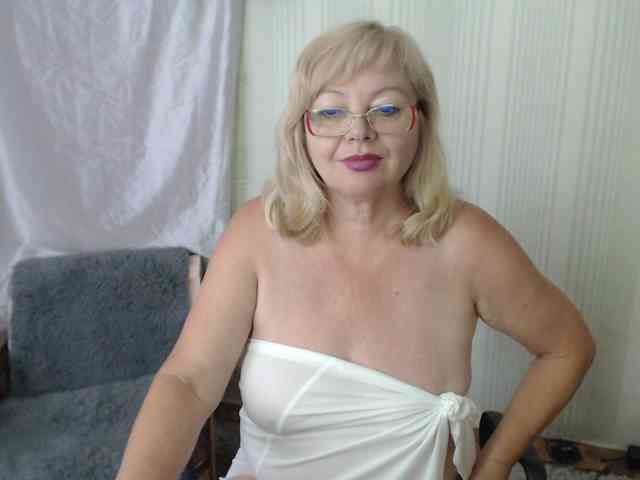 EvelynLoveShy webcam