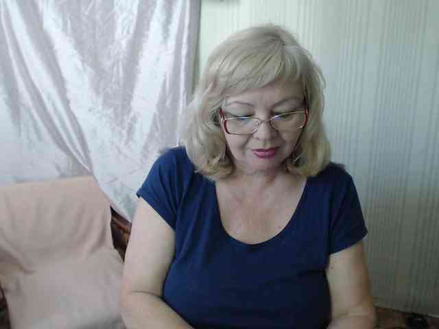 EvelynLoveShy webcam