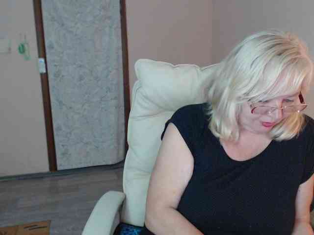 EvelynLoveShy webcam