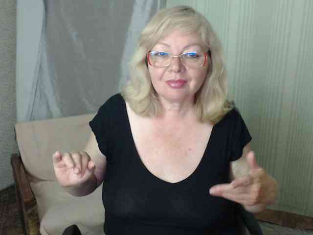 EvelynLoveShy webcam
