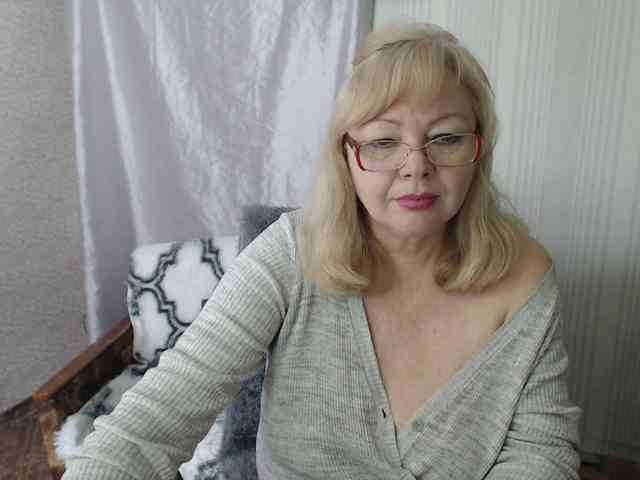 EvelynLoveShy webcam