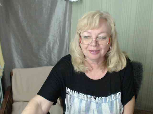 EvelynLoveShy webcam