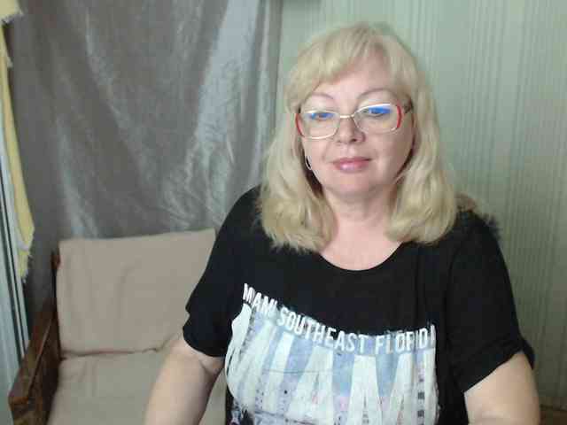 EvelynLoveShy webcam