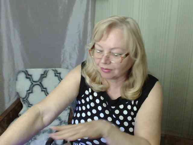 EvelynLoveShy webcam