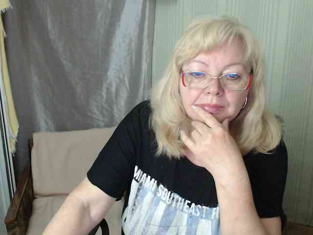 EvelynLoveShy webcam